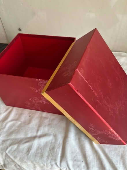 Photo of free Champneys box (Shirley, Croydon) #2