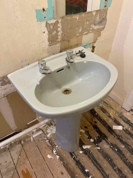 Photo of free 3 piece bathroom suite (West end G3) #1
