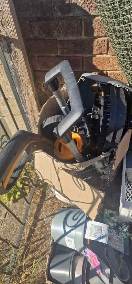Photo of free Pressure washer and garden bits (Chessington KT9) #3
