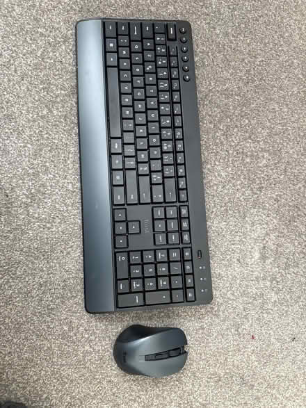 Photo of free Wireless AZERTY (French) keyboard & mouse for PCs. (Portobello EH15) #2