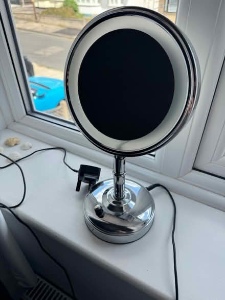 Photo of free No 7 Illuminated Face Mirror (RM14) #1
