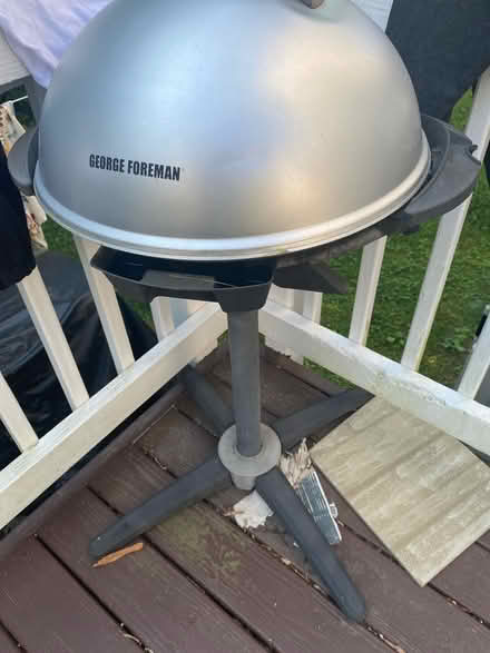 Photo of free George Foreman electric grill (Near Friendship Heights metro) #3