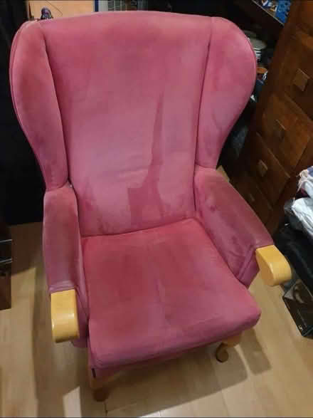 Photo of free Pink armchair (Luton LU3) #1