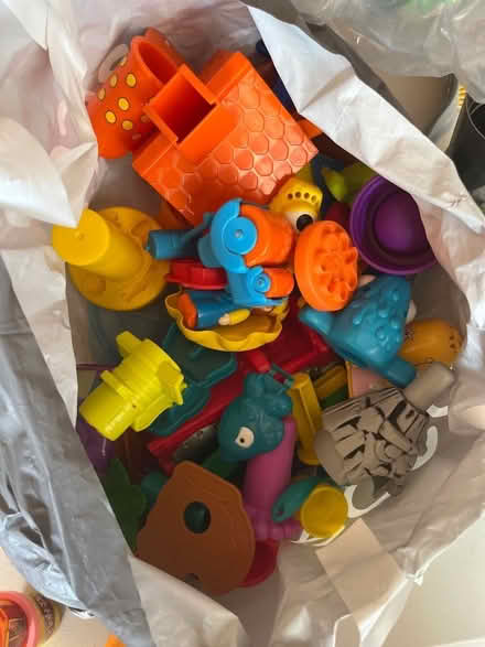 Photo of free Various Moon Sand, PlayDoh and Kinectic Sand sets (Marlow Bottom SL7) #2