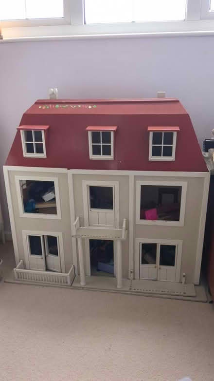 Photo of free Large wooden dolls house (Shillington) #4
