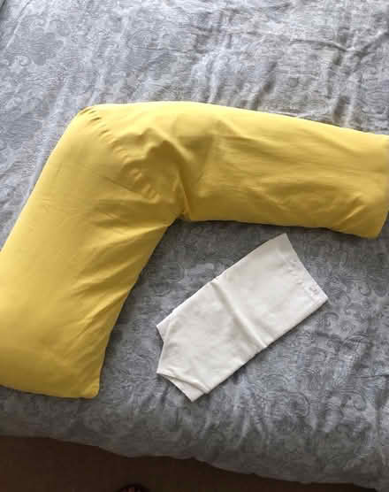 Photo of free V-shaped Pillow & Spare Pillow Case (St Margarets TW1) #1