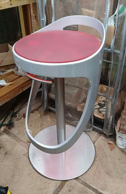 Photo of free Bar stool swivel & adjustable height (Bicester OX26) #1