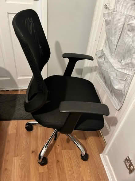 Photo of free Office chair in good condition (Heston) #1