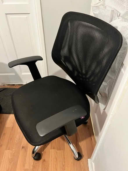Photo of free Office chair in good condition (Heston) #3