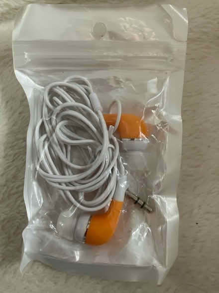 Photo of free Earphones NEW (SW8 Wandsworth Road) #1