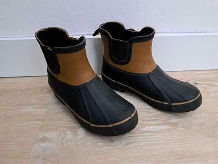 Photo of free Rain boots W7/M5 (Close to Cumberland School) #1