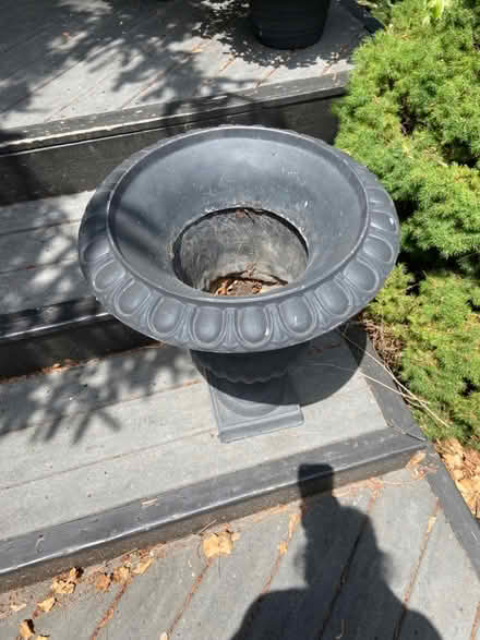Photo of free Plant urn (23 brant avenue mississauga on) #2