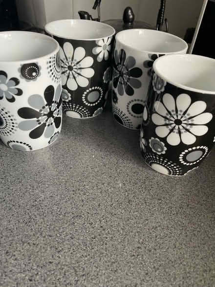 Photo of free Mugs (Selsdon CR2) #1