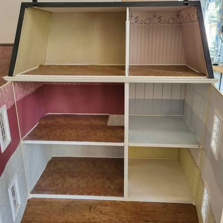 Photo of free Play Dolls House 70x70cm (Warlingham CR6) #2