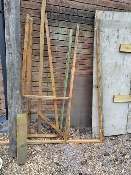 Photo of free Base and frame from 6x4 shed (ST15 Walton, Stone) #2