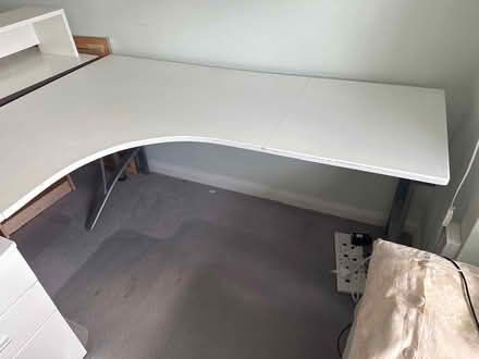 Photo of free Corner desk with drawers (New Malden) #1
