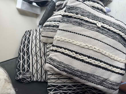 Photo of free 4 pillows (E5) #2