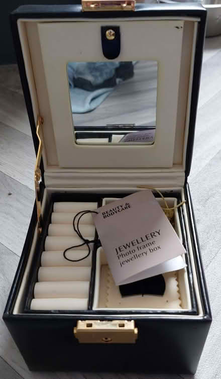 Photo of free Small Jewelry Box (Netherley L27) #1