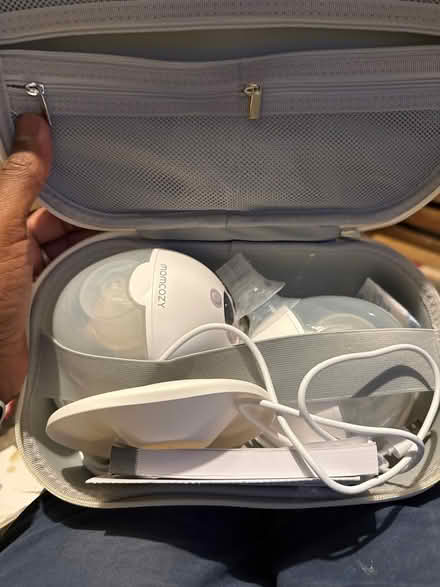 Photo of free Momcozy breast pump (SE15) #2
