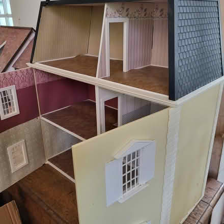 Photo of free Play Dolls House 70x70cm (Warlingham CR6) #3