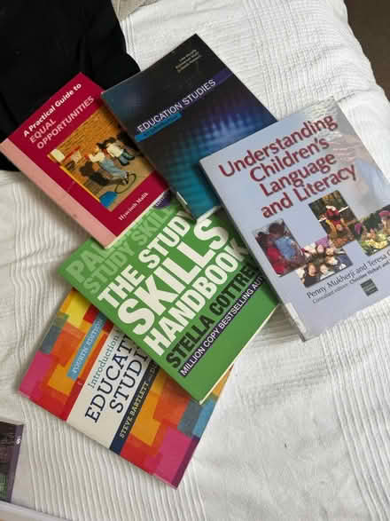 Photo of free Education/childcare studies books (SE16) #1