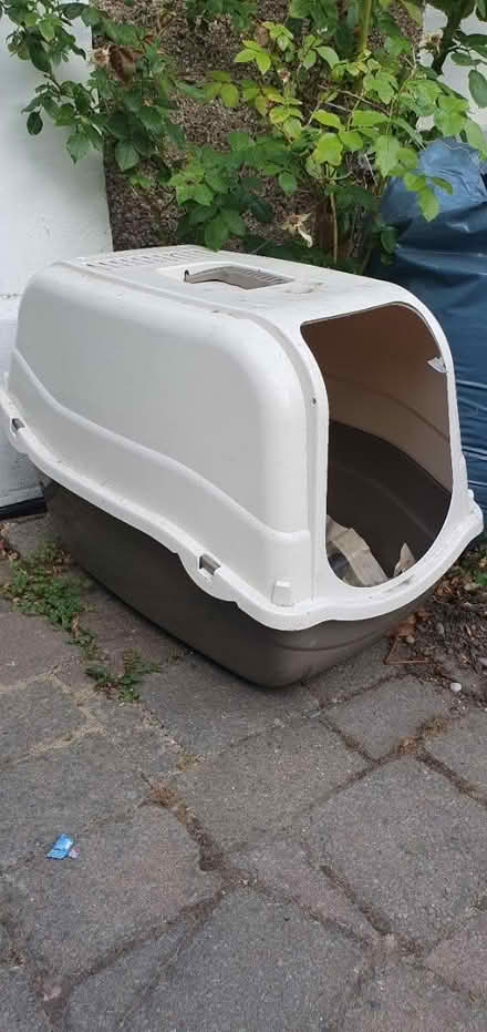 Photo of free Cat litter tray (E12 Manor park) #1