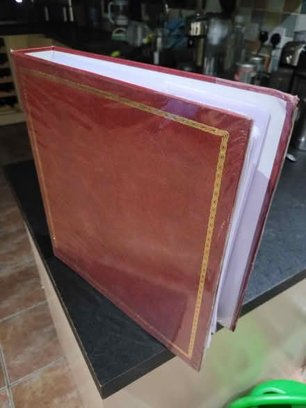 Photo of free Photo album holds 400 6x4 (WOKING St Johns GU21) #1