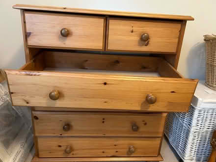 Photo of free Wooden (pine?) chest of drawers - needs some repairing (Chiswick W4) #2