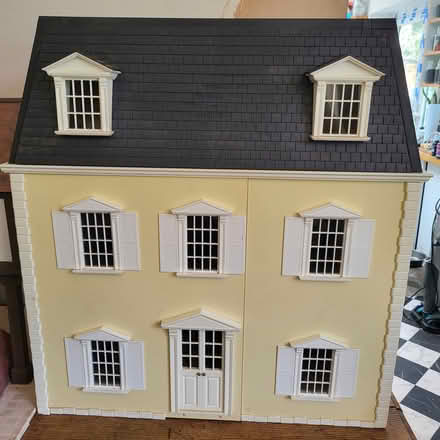 Photo of free Play Dolls House 70x70cm (Warlingham CR6) #1