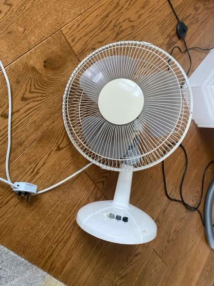 Photo of free Fan working order but broken (TW1 St Margaret’s) #1