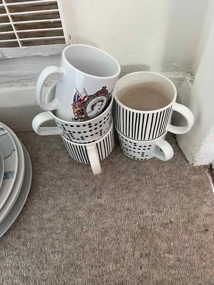 Photo of free Plates / cups / bowls (WF4) #1