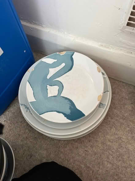 Photo of free Plates / cups / bowls (WF4) #4