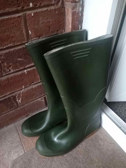 Photo of free Pair of green wellingtons size 8 (L19 Garston off South Mossley) #2