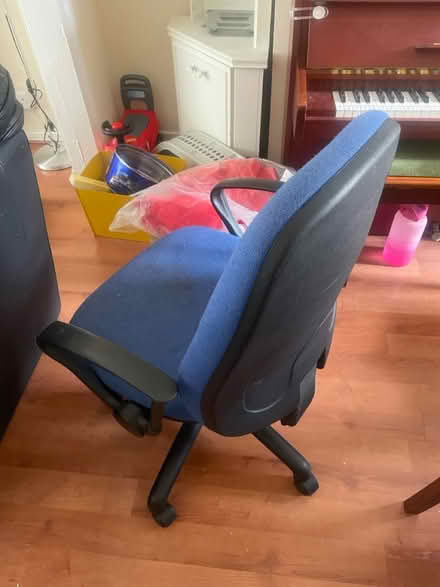 Photo of free Blue Office Chair (L4) #1