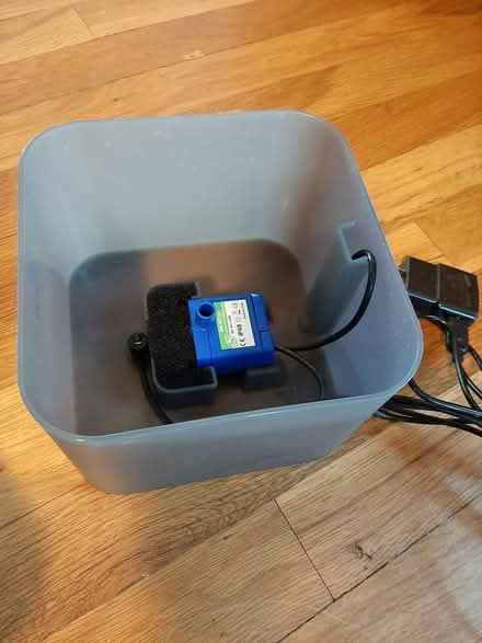 Photo of free Fountain for small dog or cat (Milwaukie, Ardenwald) #2