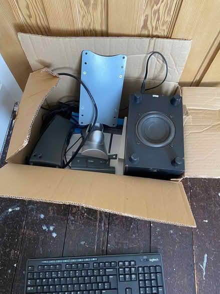 Photo of free Blu ray player keyboard ect (West Ewell Epsom KT19) #3