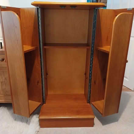 Photo of free Wooden Cabinet (Callow End WR2) #1