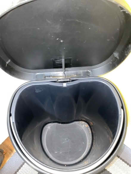 Photo of free Bin (Sevenoaks station) #2