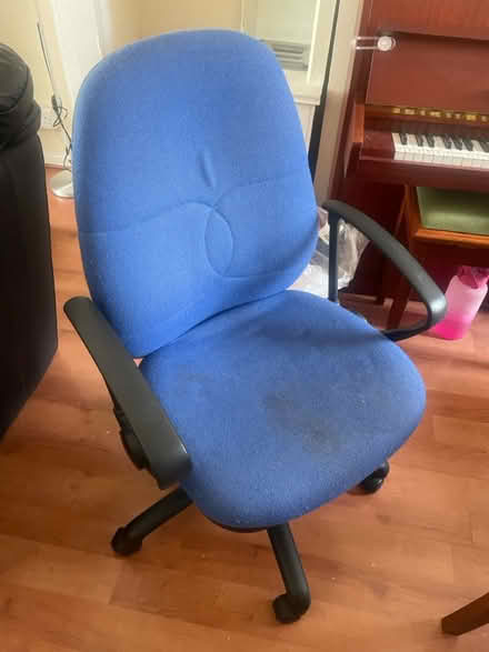 Photo of free Blue Office Chair (L4) #4