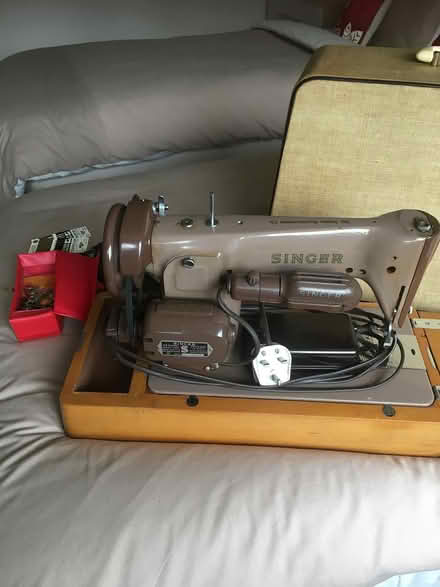 Photo of free vintage sewing machines (Euxton PR7) #2