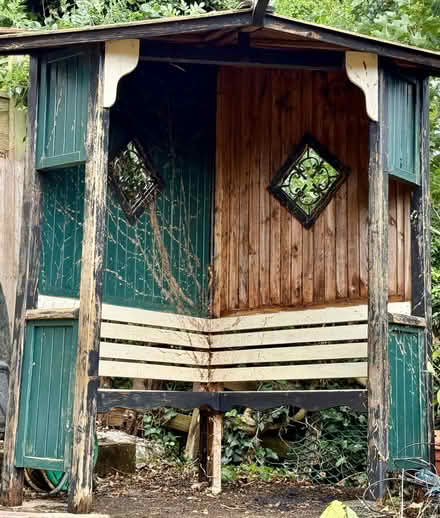 Photo of free Garden Corner Arbour (Welwyn AL6) #1