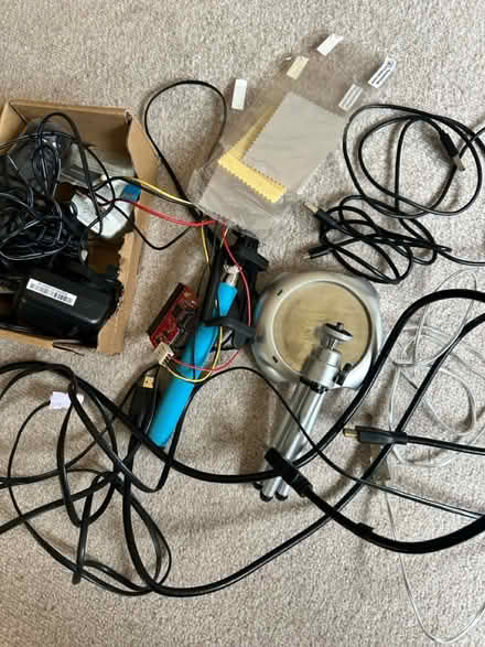 Photo of free Misc: small tripod, electric cables (Chigwell IG7) #1