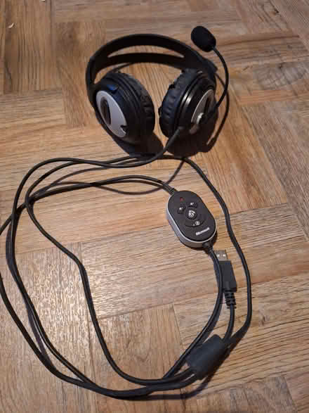 Photo of free Headphones with microphone (Shinfield RG2) #1