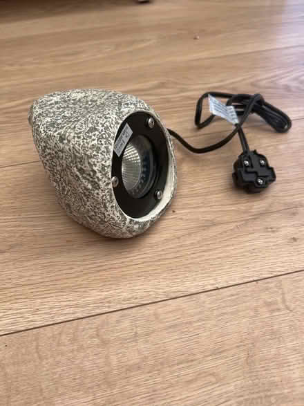 Photo of free halogen stone effect rock light (Hollins BL9) #2