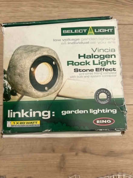 Photo of free halogen stone effect rock light (Hollins BL9) #4