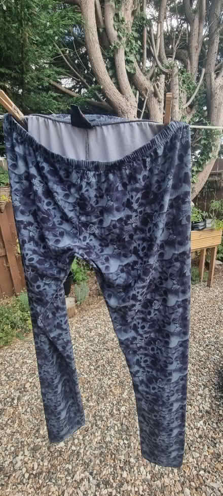 Photo of free Sz 16- 18 leggings (Tilehurst, Reading) #1