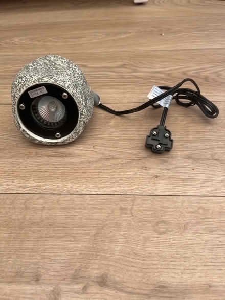Photo of free halogen stone effect rock light (Hollins BL9) #1