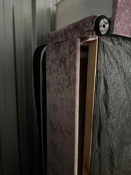 Photo of free Single bed in pink with mattress (B33 0sg) #1