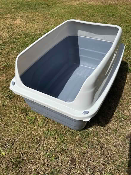 Photo of free Cat litter box (Sigglesthorne HU11) #1