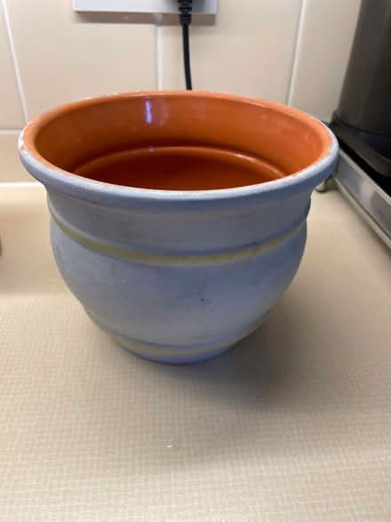 Photo of free 8 ceramic pots & I terra cotta pot (Wimbledon Park SW19) #2
